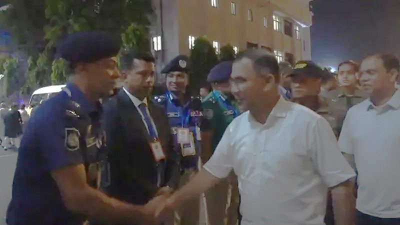 ‘কী খবর মাসুদ, ভালো?’ চট্টগ্রামের এসপিকে প্রধানমন্ত্রী